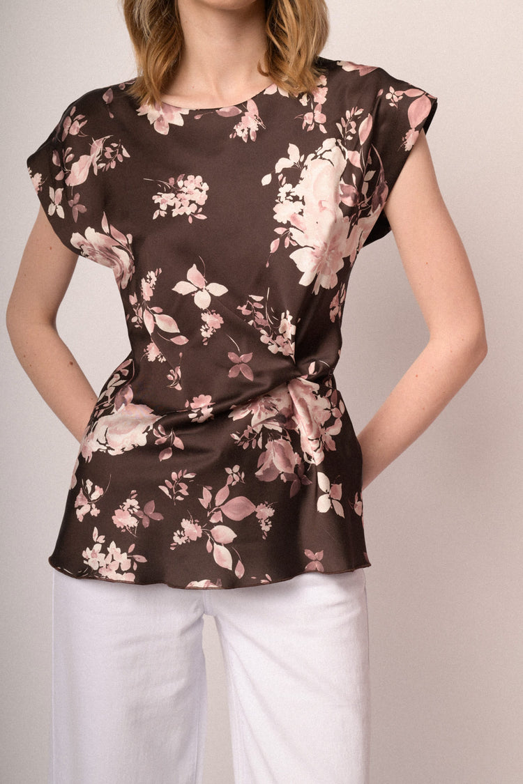 T-shirt in raso cioccolato a stampa floreale