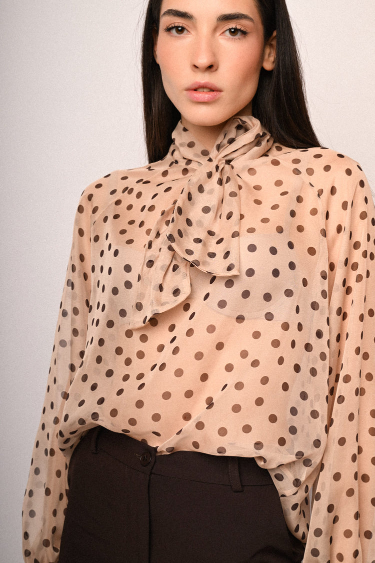 Blusa con fiocco e stampa a pois