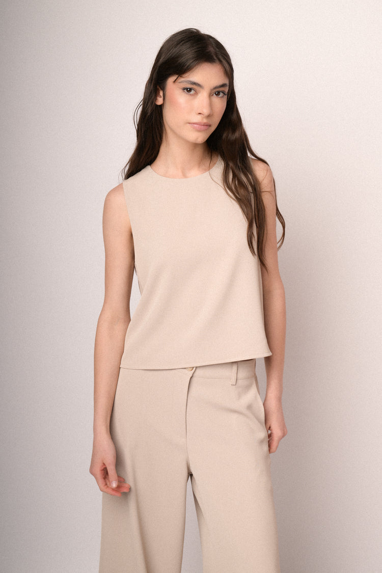 Top crop e fluente beige