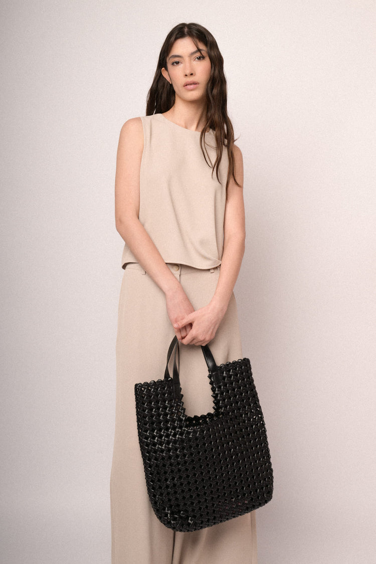 Top crop e fluente beige