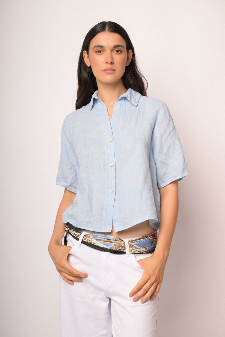 Camicia cropped in lino azzurra