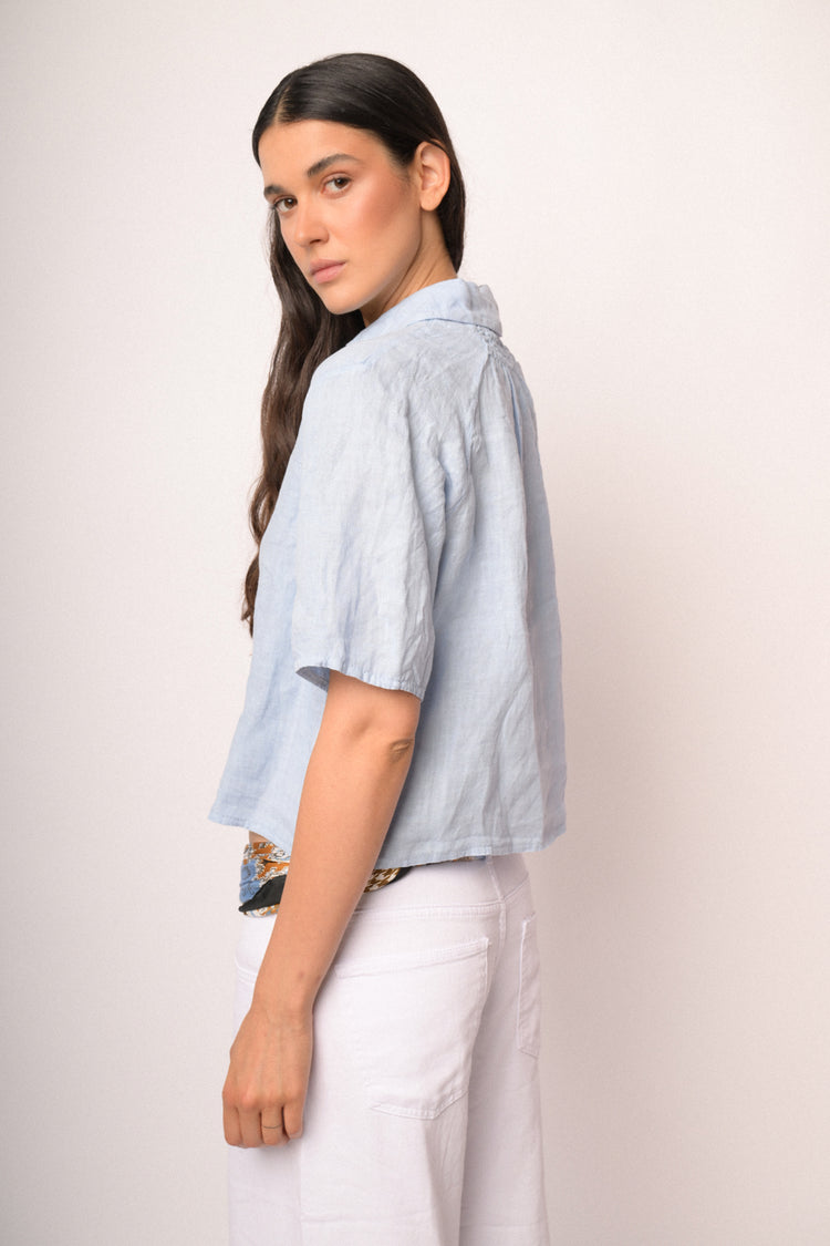 Camicia cropped in lino azzurra