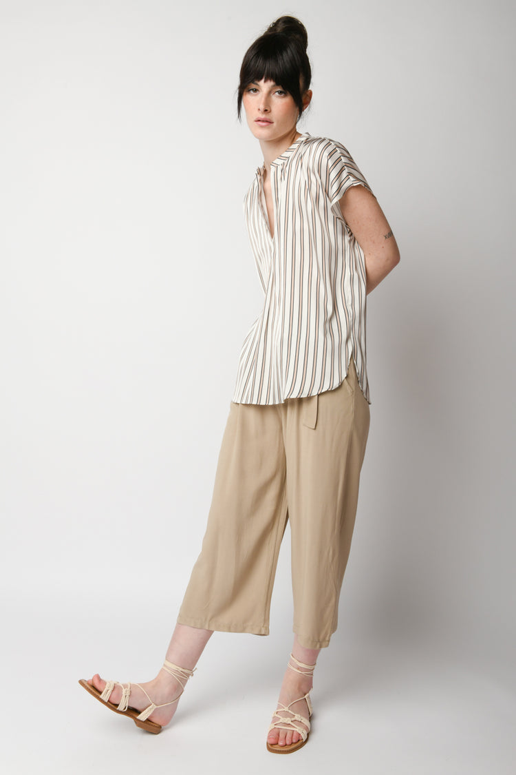 Pantaloni crop con cintura