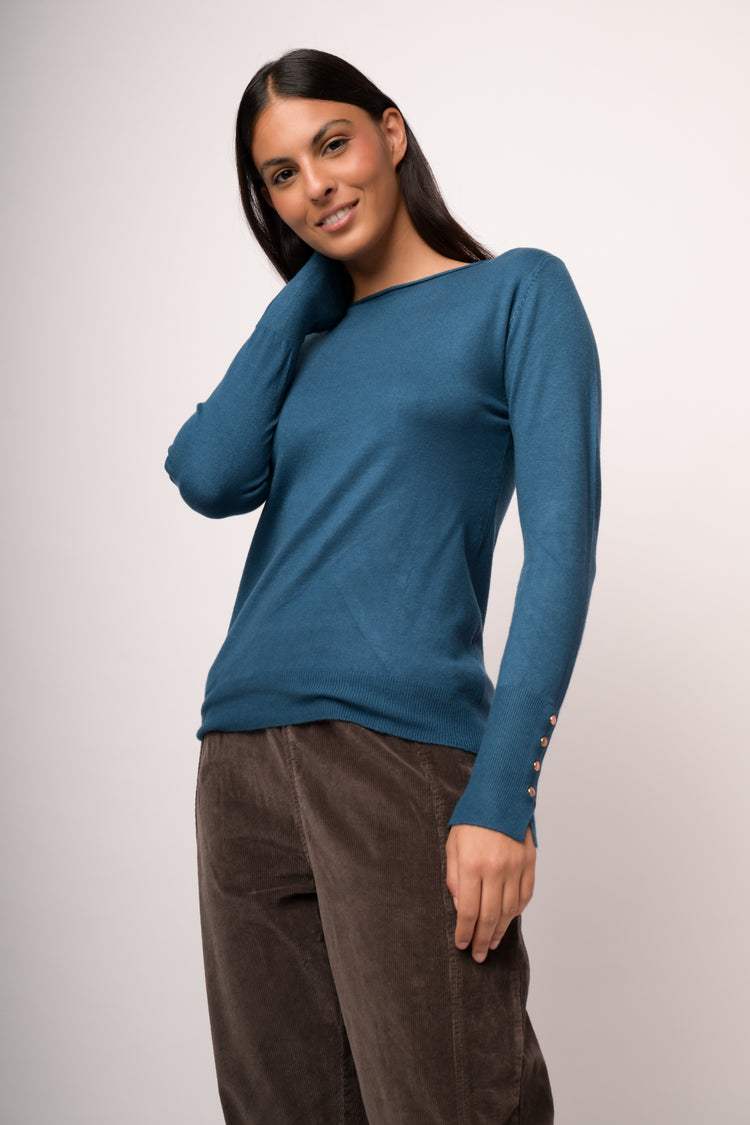 Pull basic girocollo blu petrolio con bottoni dorati
