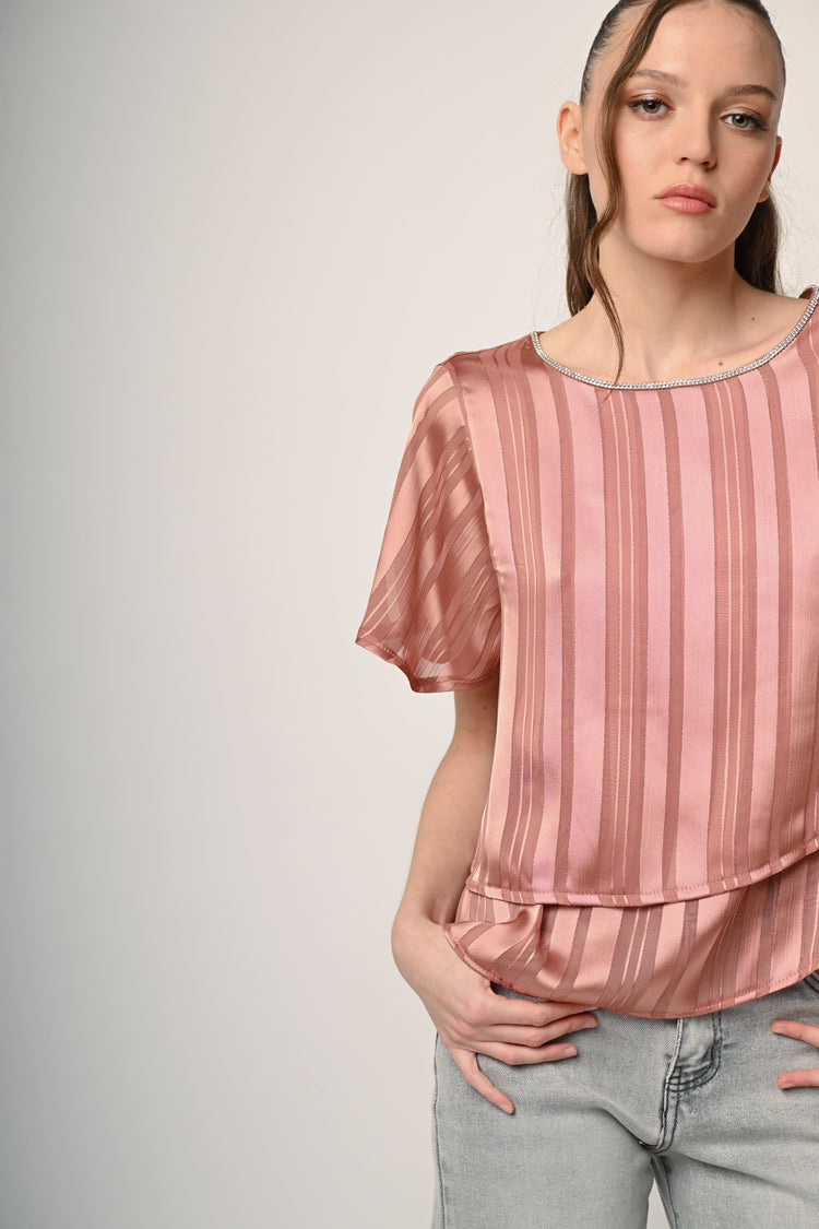 Top doppiato in georgette con strass