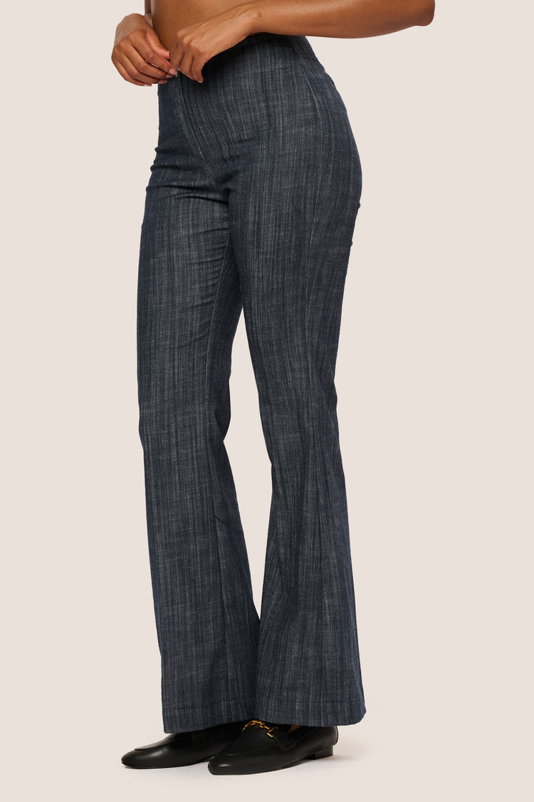 Pantaloni svasati effetto denim