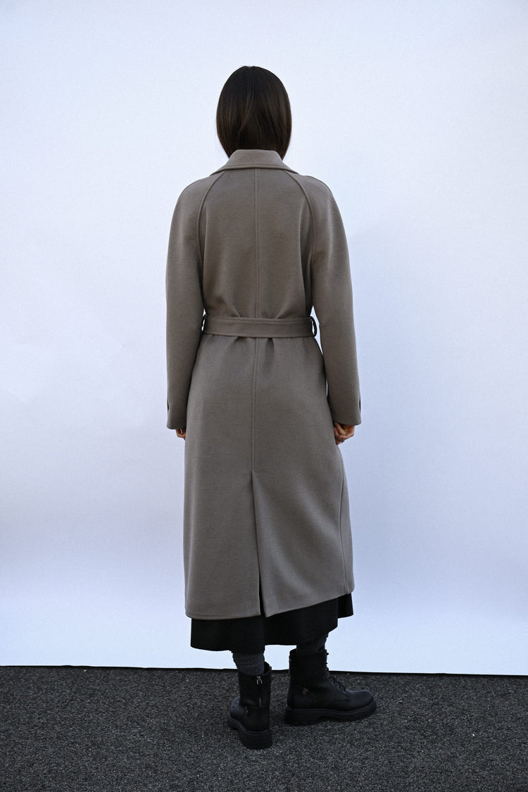 Cappotto lungo doppiopetto con cintura