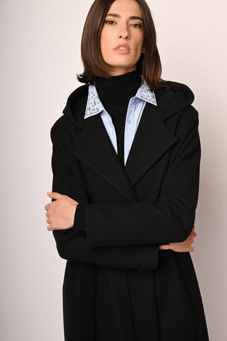 Cappotto lungo con cappuccio e cintura