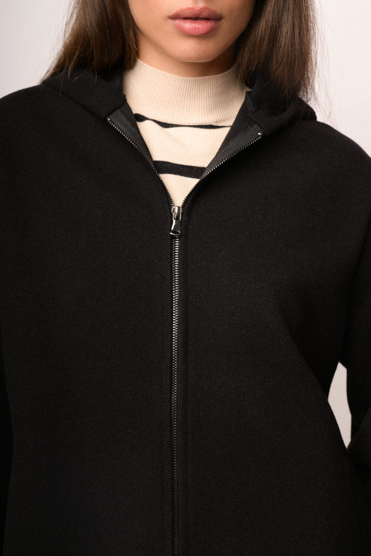 Cappotto corto con zip e cappuccio
