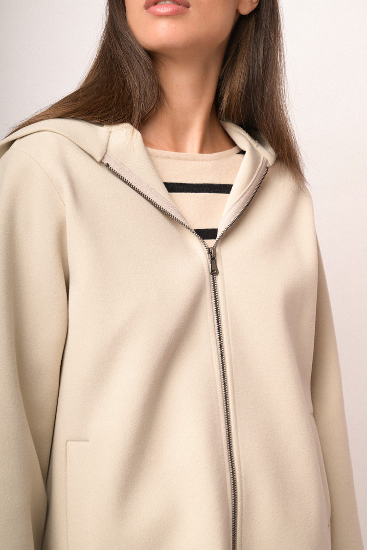 Cappotto corto con zip e cappuccio