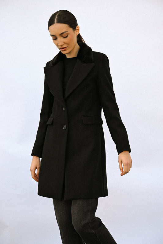 Cappotto monopetto con collo in faux fur