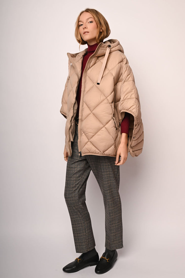 Piumino oversize a cappa