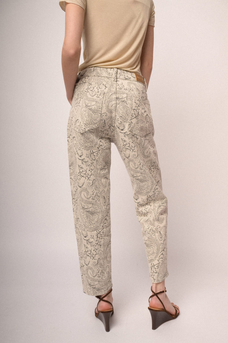 Jeans barrel-leg a stampa Paisley avorio