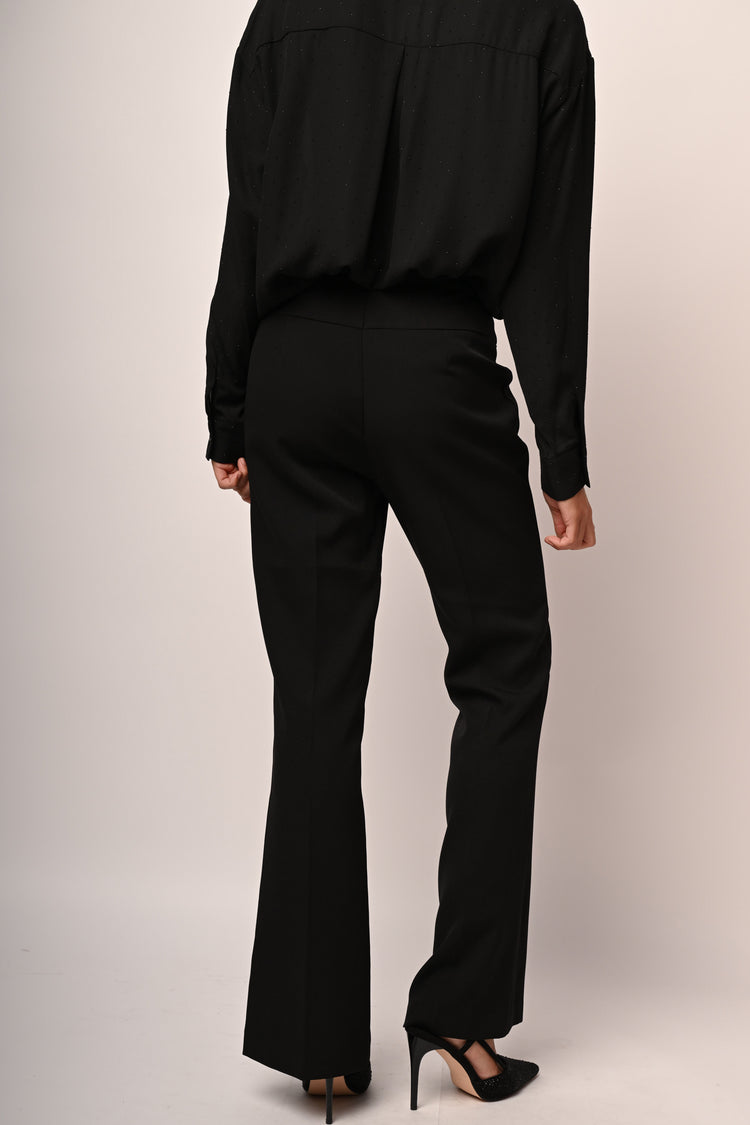 Pantaloni a gamba svasata