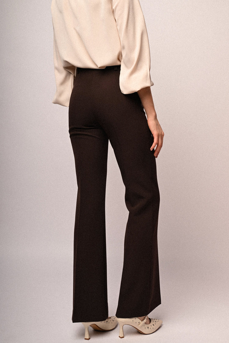 Pantaloni a gamba svasata cioccolato