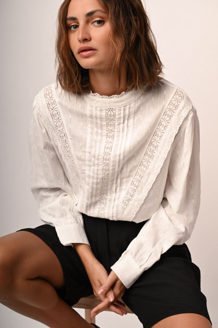 Blusa con inserti in pizzo