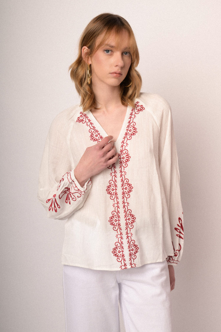 Blusa bianca in cotone e viscosa con ricami rossi