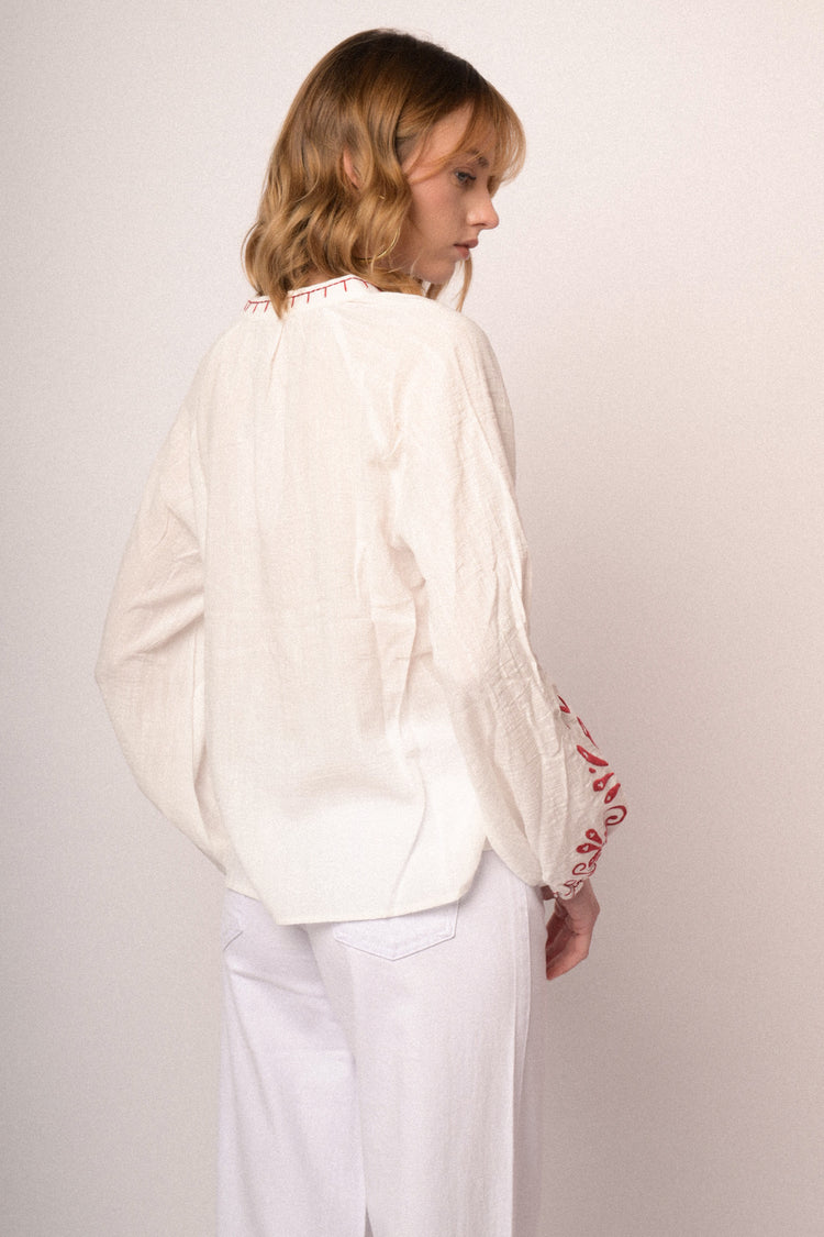 Blusa bianca in cotone e viscosa con ricami rossi