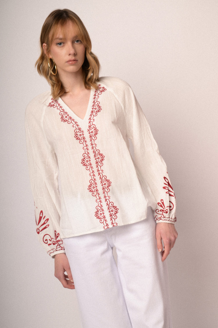 Blusa bianca in cotone e viscosa con ricami rossi