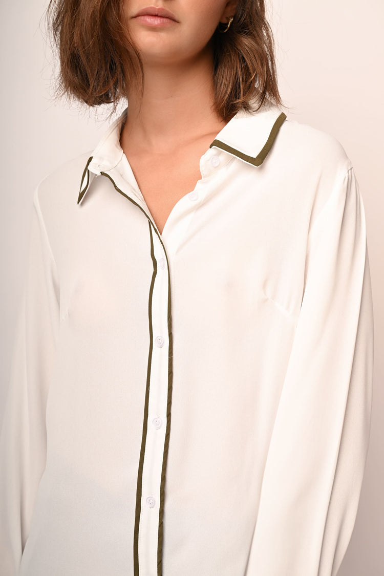 Camicia con profili a contrasto
