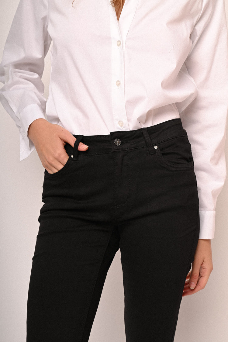 Jeans skinny con bottone gioiello