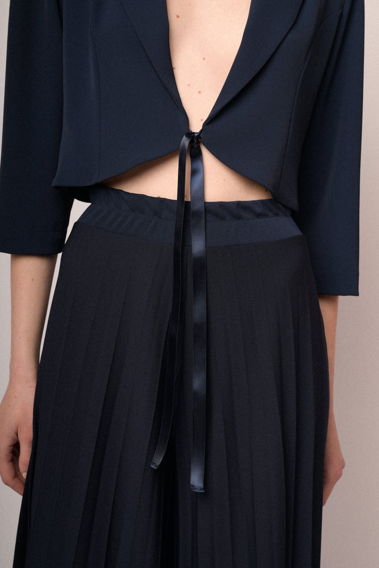 Blazer crop blu con nastri da annodare