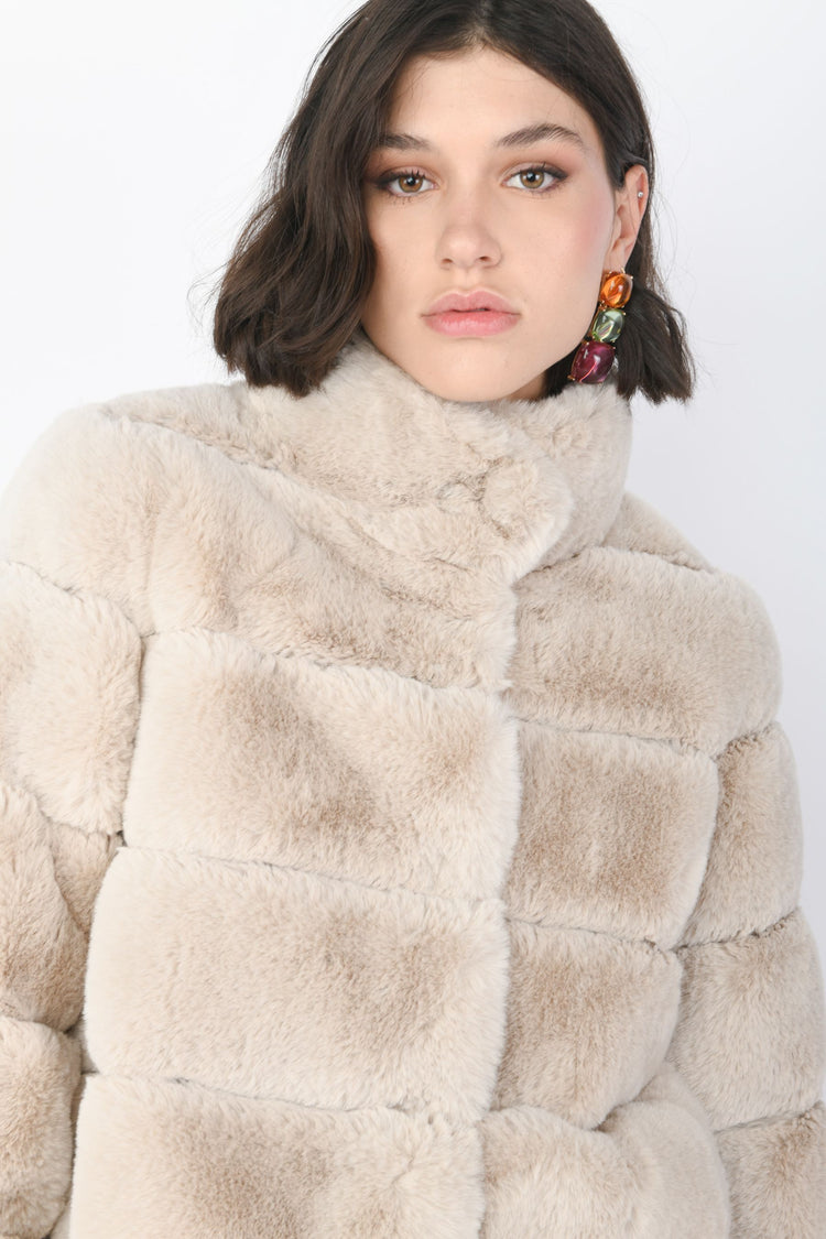 Giacca corta in faux fur