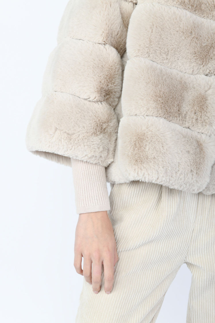 Giacca corta in faux fur