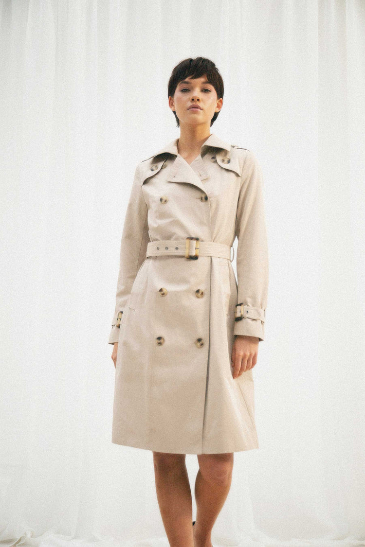Trench doppiopetto beige con cintura
