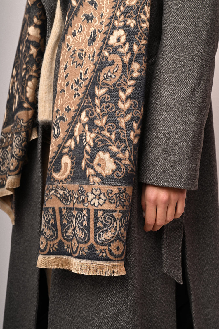 Sciarpa jacquard con motivi etnici