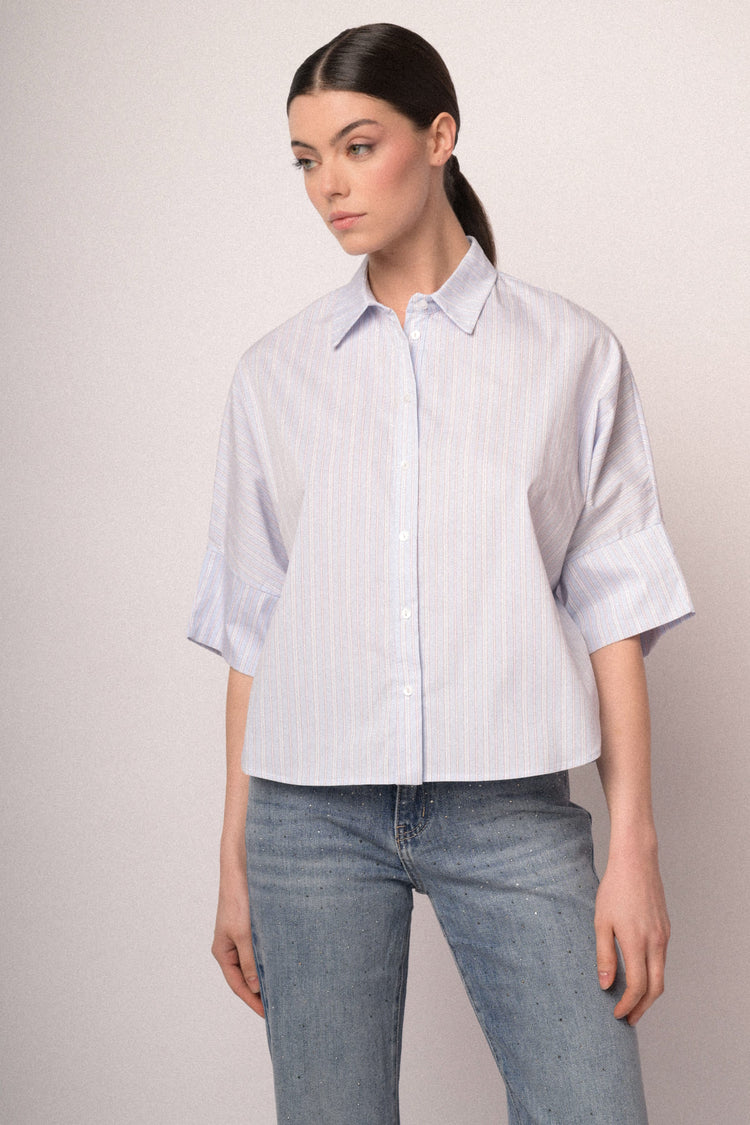 Camicia a righe con maniche crop