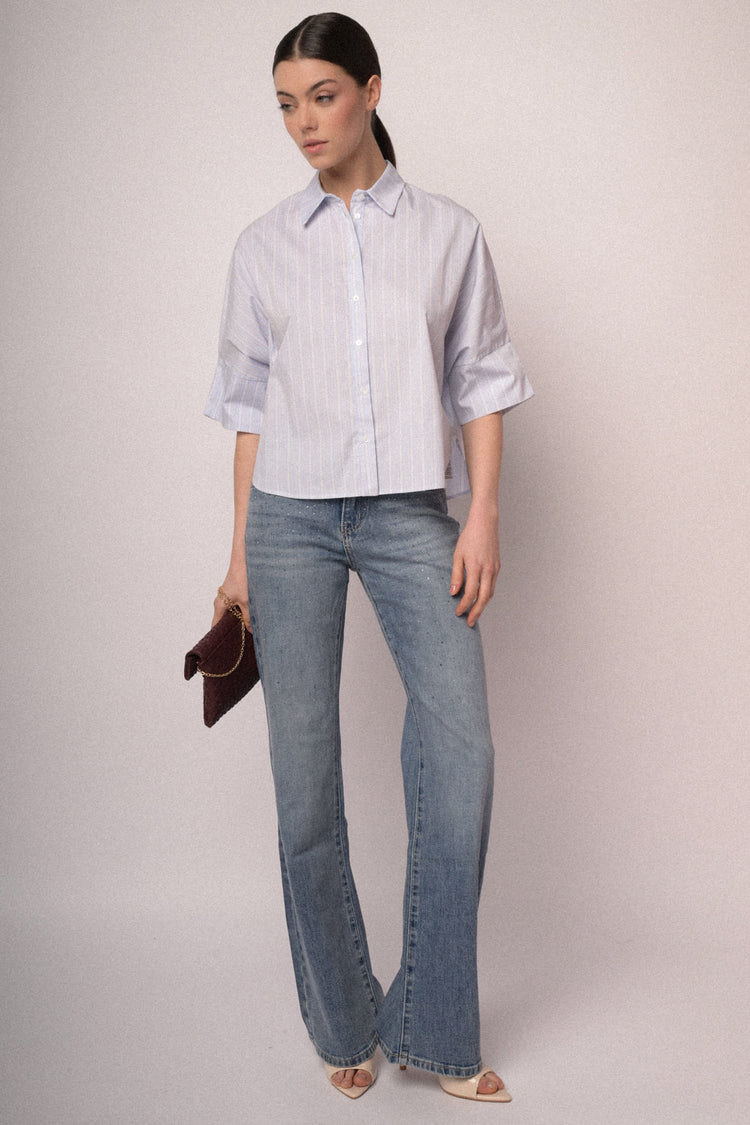 Camicia a righe con maniche crop