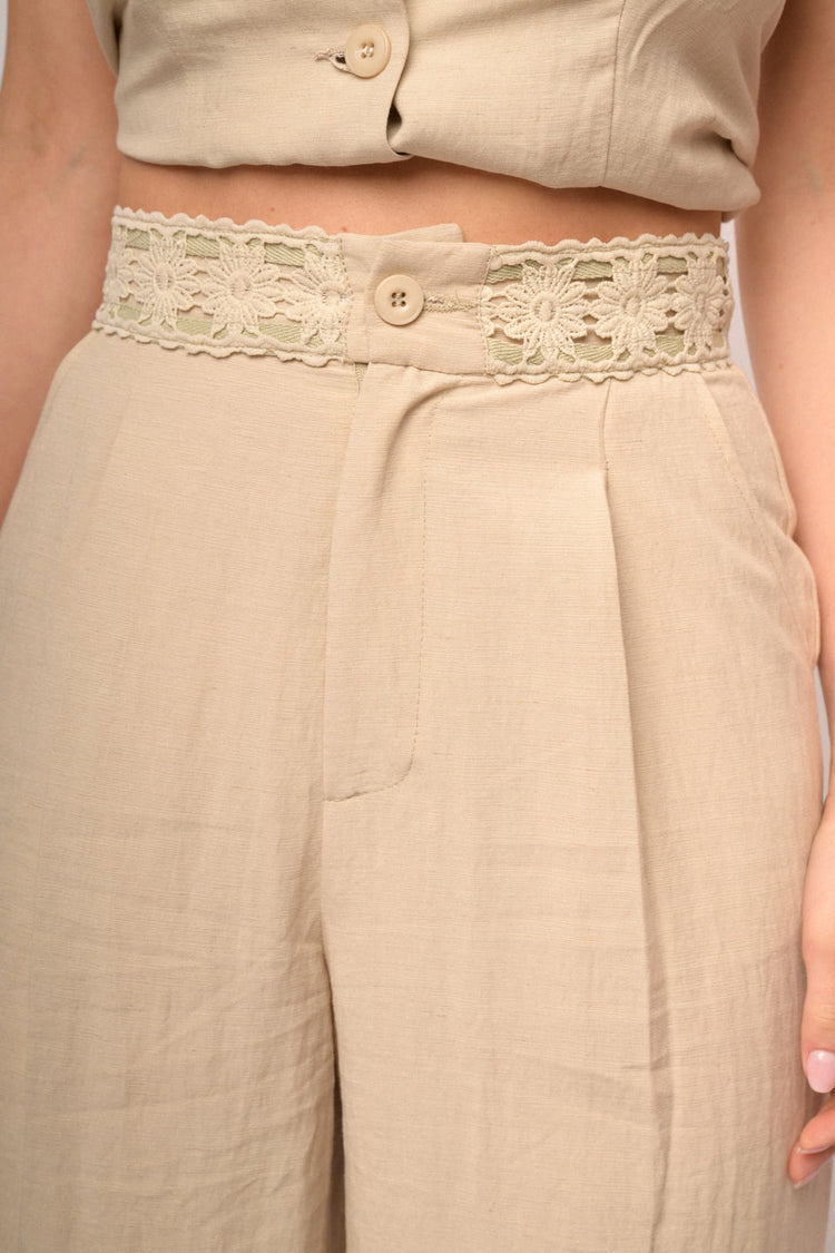 Pantaloni palazzo con cintura in pizzo beige