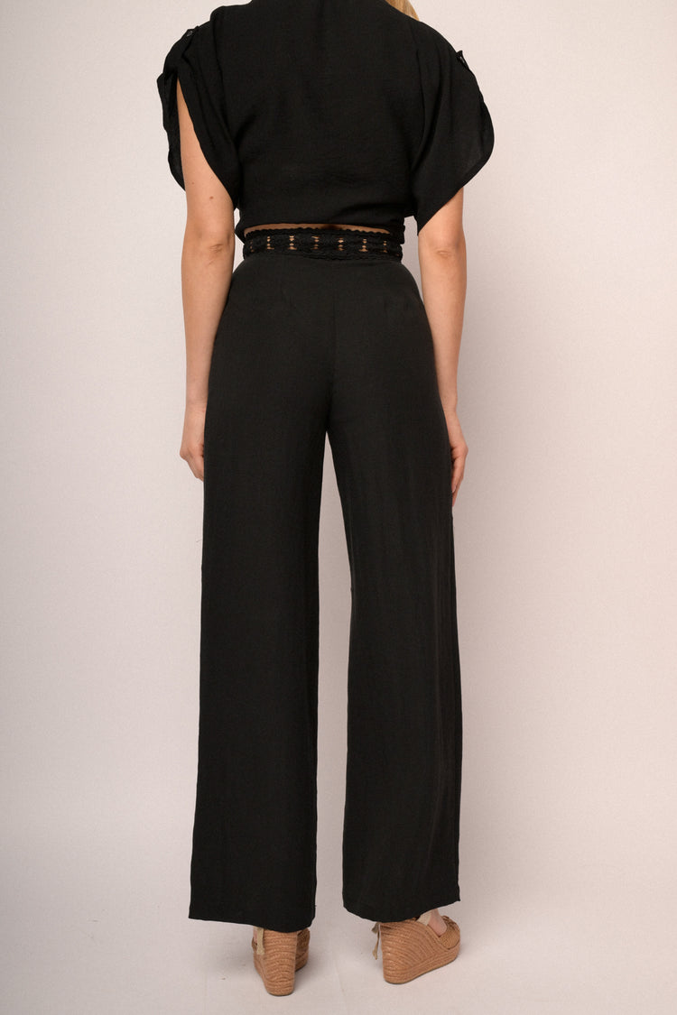 Pantaloni palazzo con cintura in pizzo nero