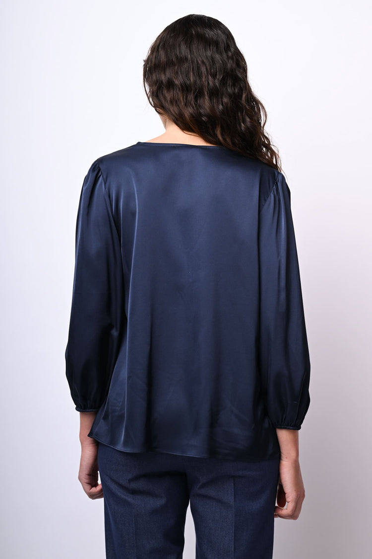 Blusa in raso con scollo a V