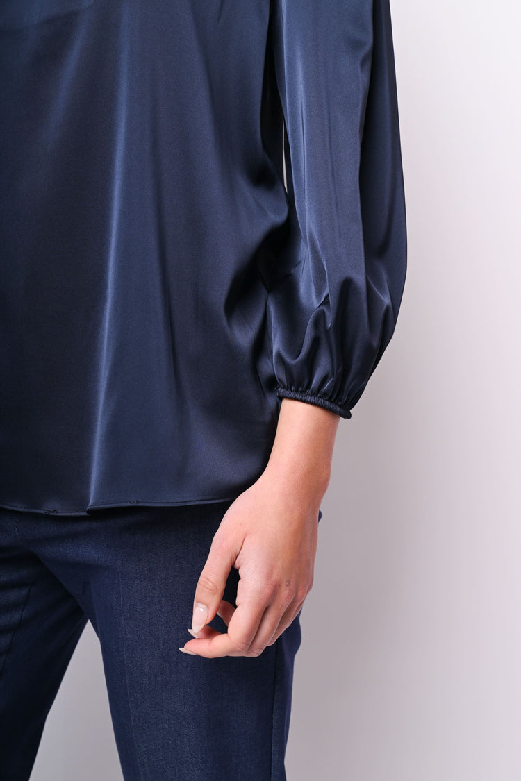 Blusa in raso con scollo a V