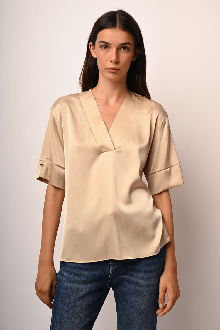 Blusa in raso con scollo a V