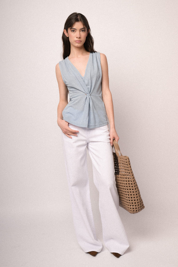 Top in maglia lurex celeste con nodo