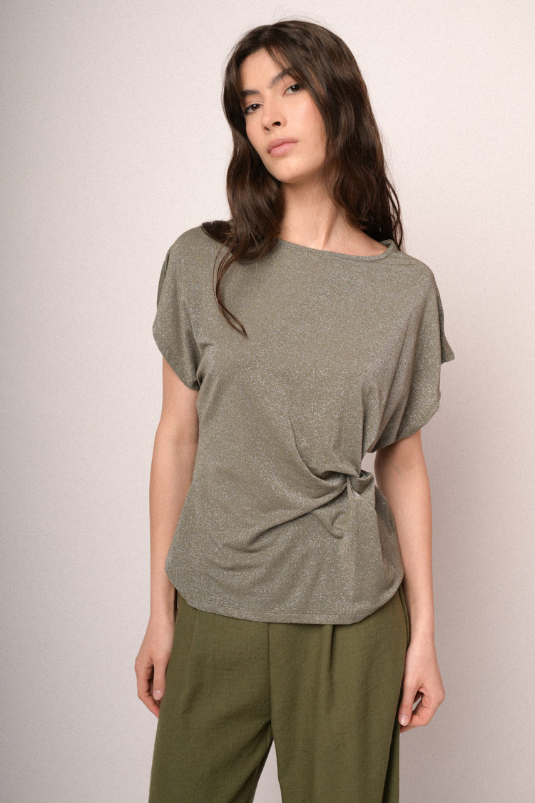 T-shirt in maglia lurex verde oliva con nodo