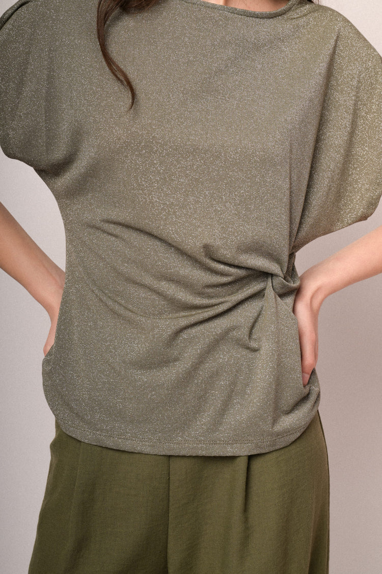 T-shirt in maglia lurex verde oliva con nodo