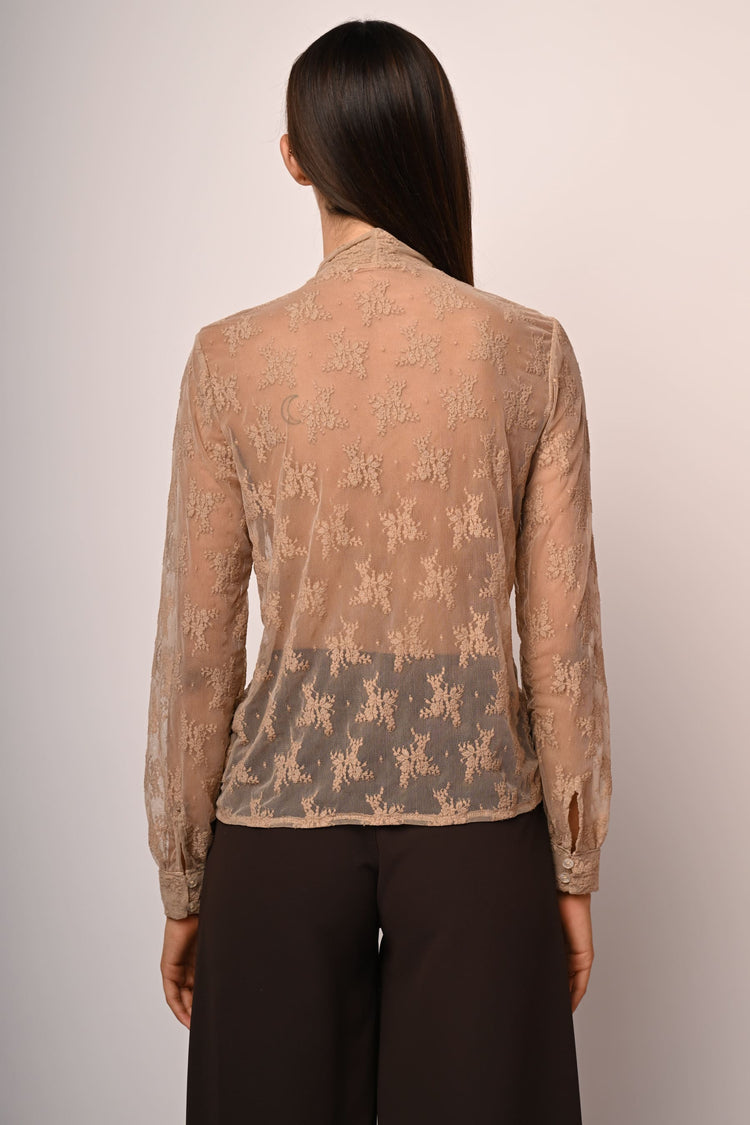 Camicia in pizzo con fiocco