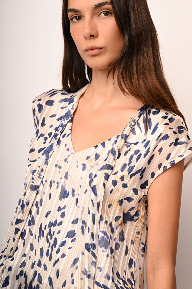 Top a stampa astratta con laccetti