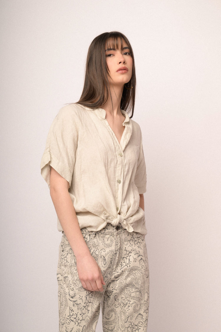 Camicia in lino beige con nodo