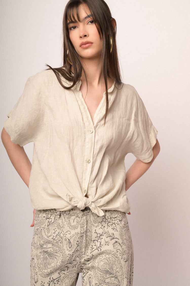 Camicia in lino beige con nodo
