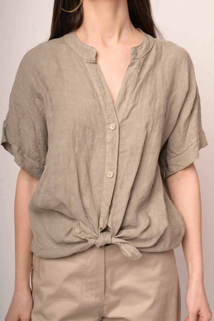Camicia in lino kaki con nodo