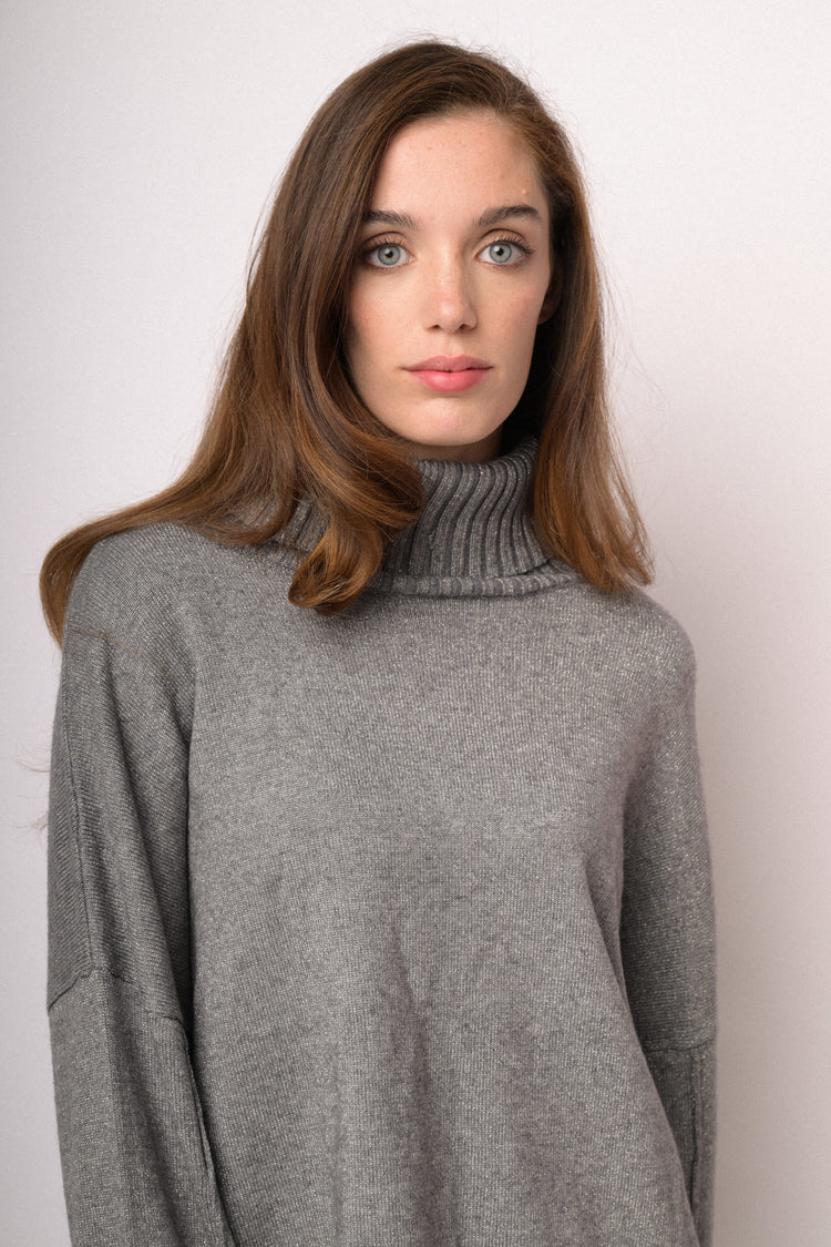 Maglia lurex a collo alto grigia