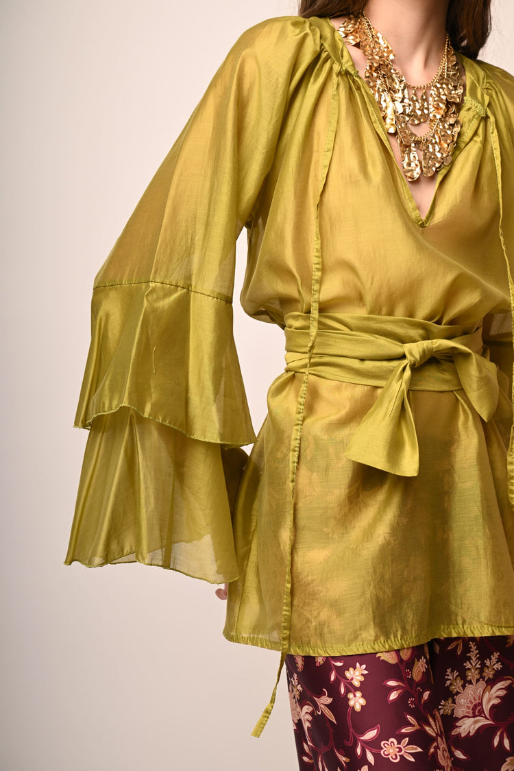 Blusa in mussola con volants