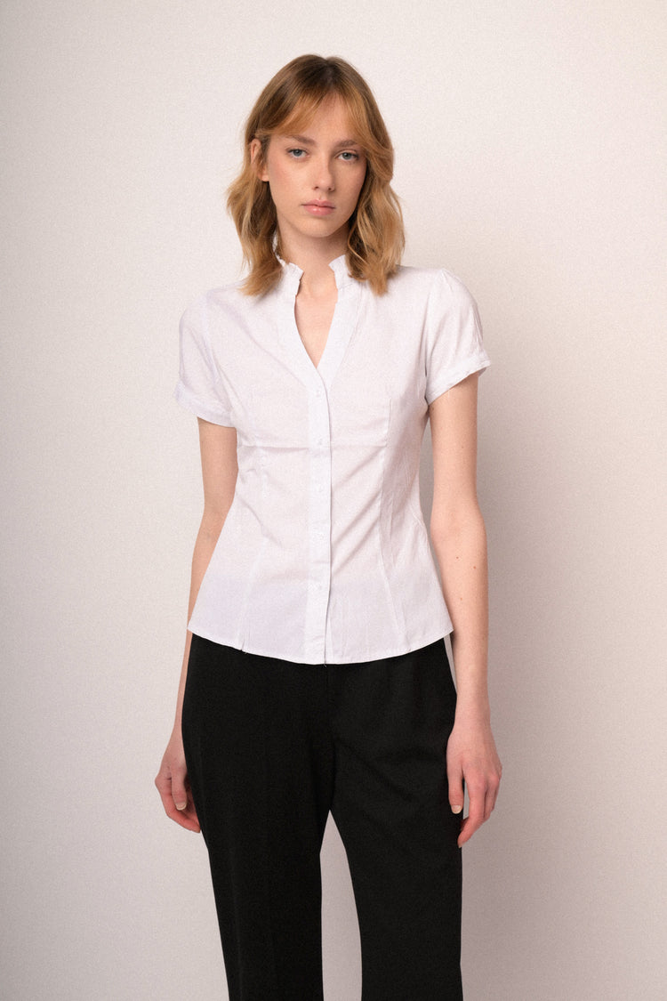 Camicia in cotone stretch bianco con rouches al colletto