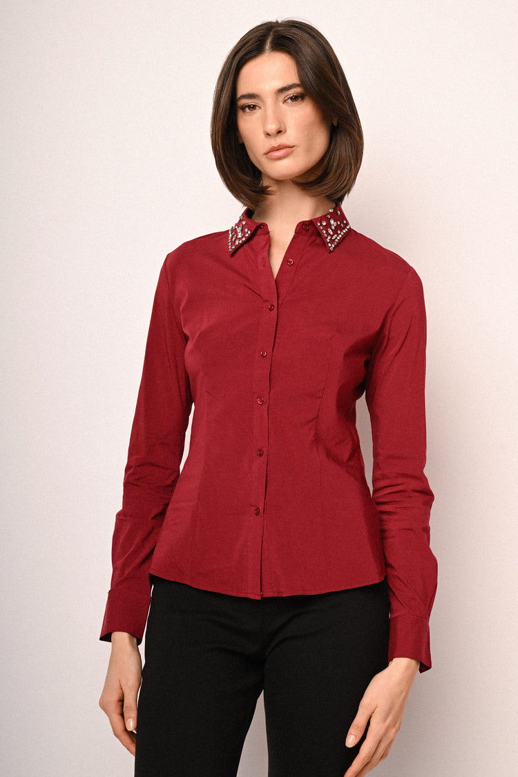 Camicia con strass sul colletto