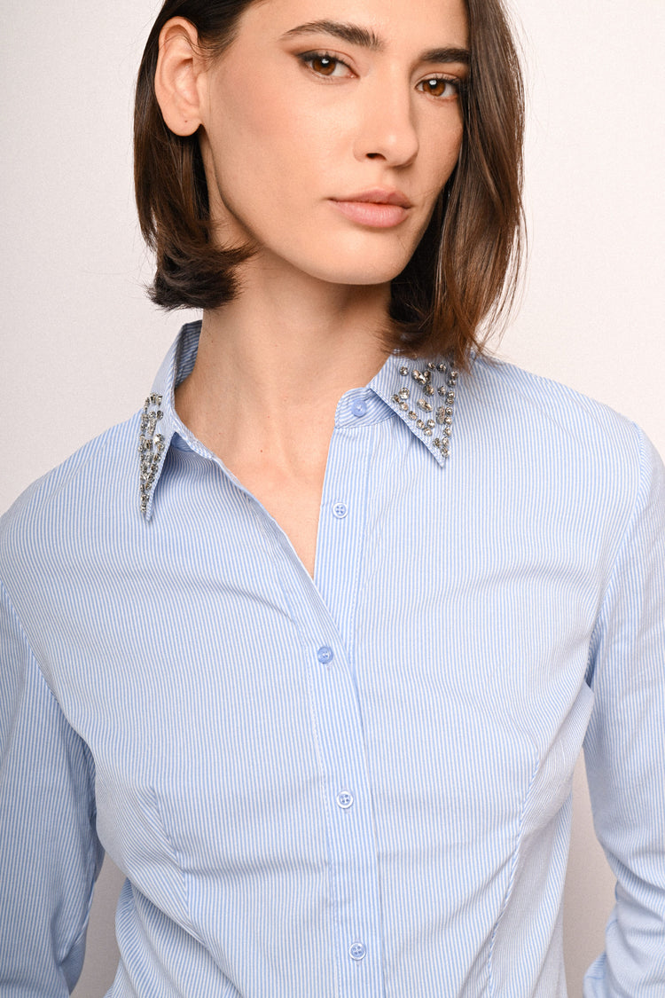 Camicia a righe con strass sul colletto